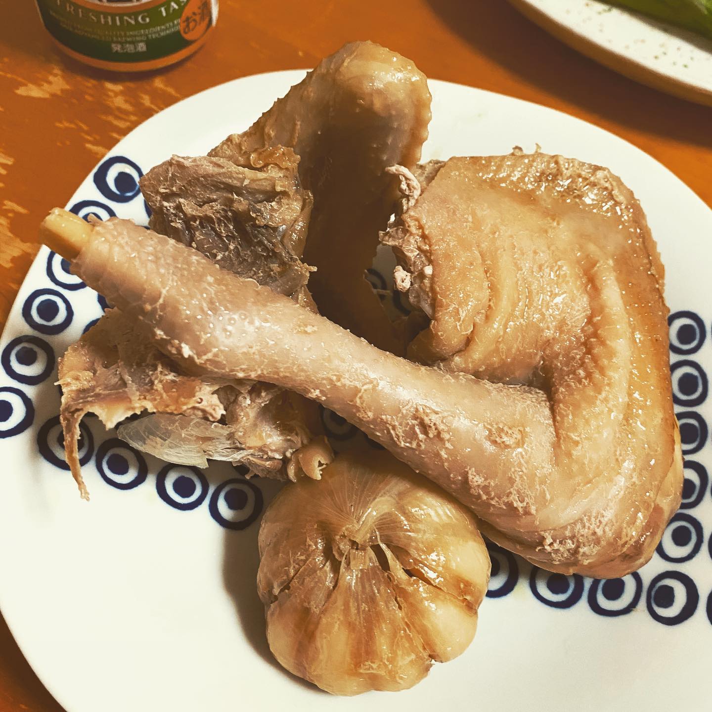Yahoo!ショッピングの水郷のとりやさんで買った骨付き親鳥は、電気圧力鍋で煮てもなかなかの噛みごたえでした。肉肉しかったです。https://store.shopping.yahoo.co.jp/suigodori/yotiwari-y.html#yahooショッピング #水郷のとりやさん #骨付き鶏 #鶏肉 #家飲み#うち飲み#電気圧力鍋#親鳥 #お取り寄せ #お取り寄せグルメ